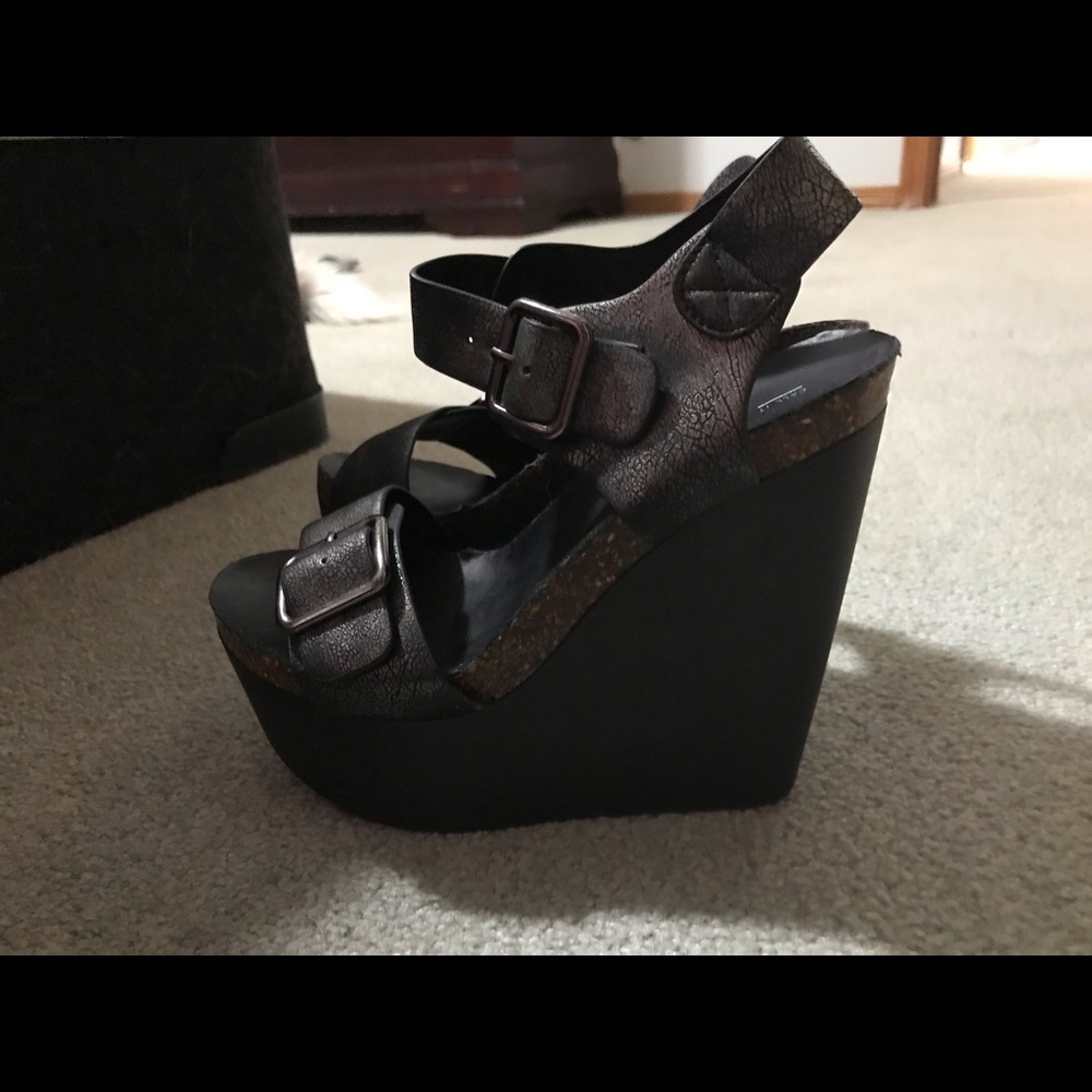 Call it spring platform sandals size 7.5